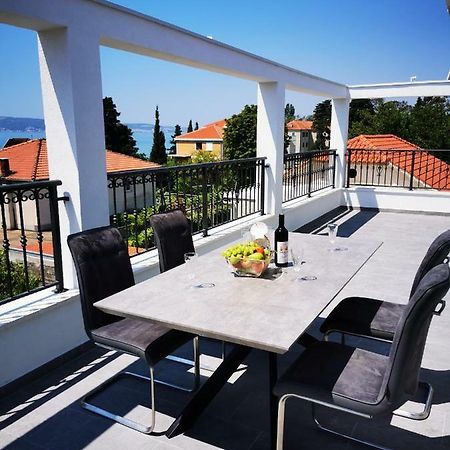 New Apartments 9 Minutes From Split Airport Каштела Экстерьер фото