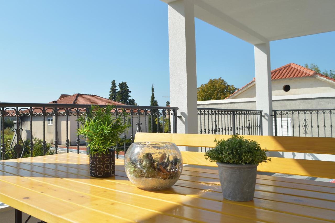 New Apartments 9 Minutes From Split Airport Каштела Экстерьер фото