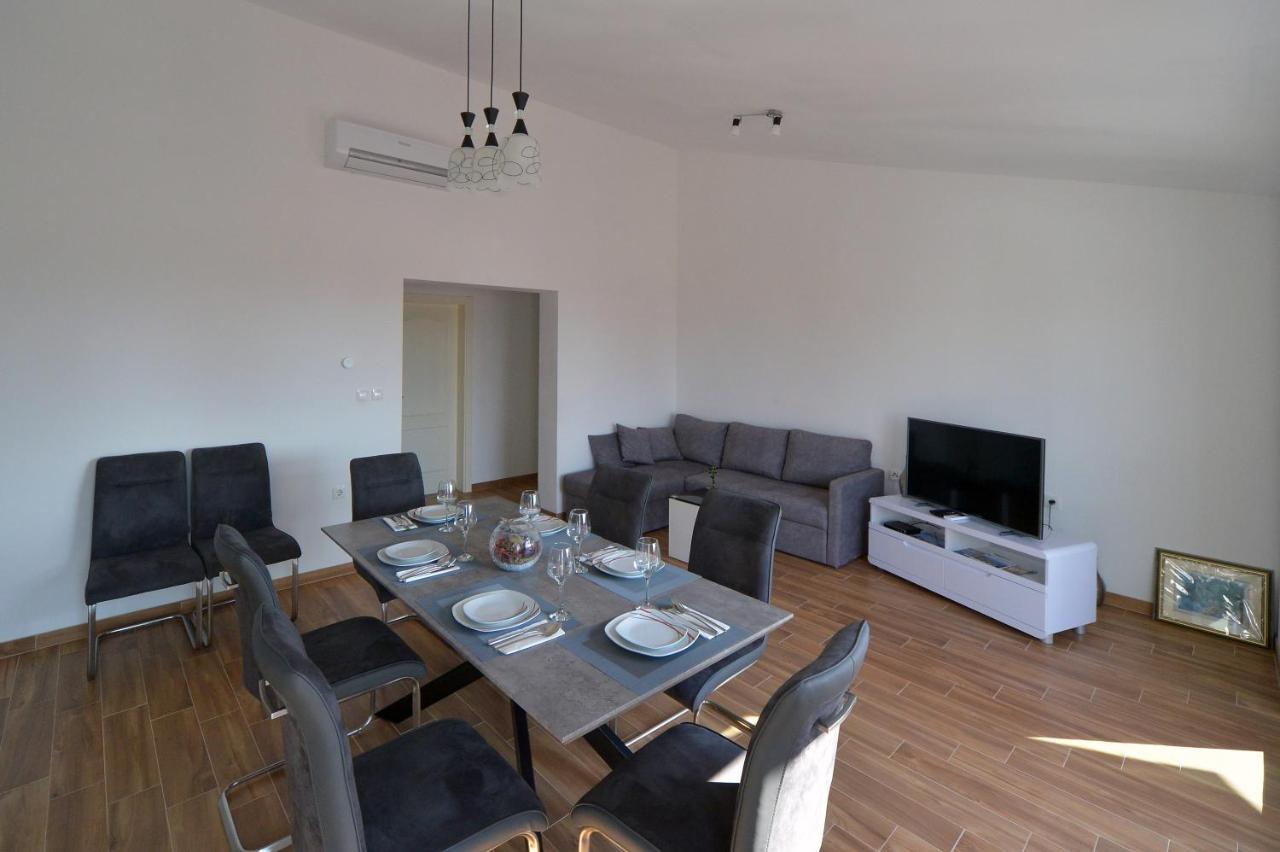 New Apartments 9 Minutes From Split Airport Каштела Экстерьер фото