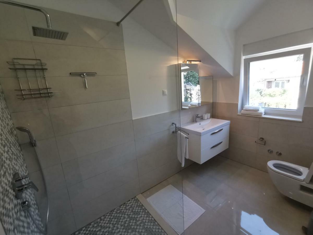 New Apartments 9 Minutes From Split Airport Каштела Экстерьер фото
