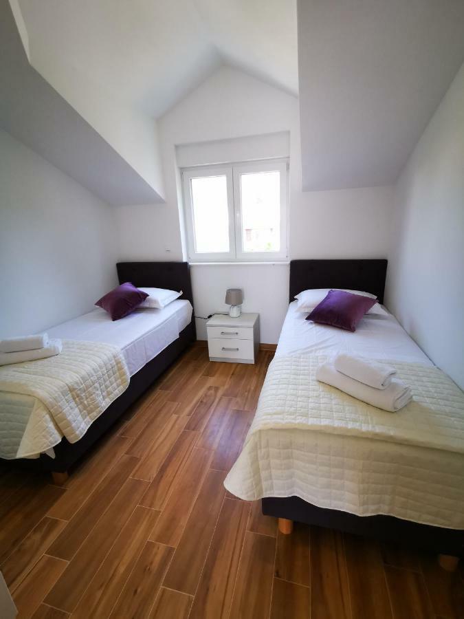 New Apartments 9 Minutes From Split Airport Каштела Экстерьер фото