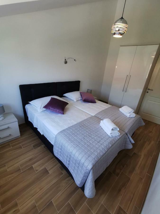 New Apartments 9 Minutes From Split Airport Каштела Экстерьер фото