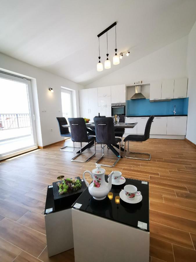 New Apartments 9 Minutes From Split Airport Каштела Экстерьер фото