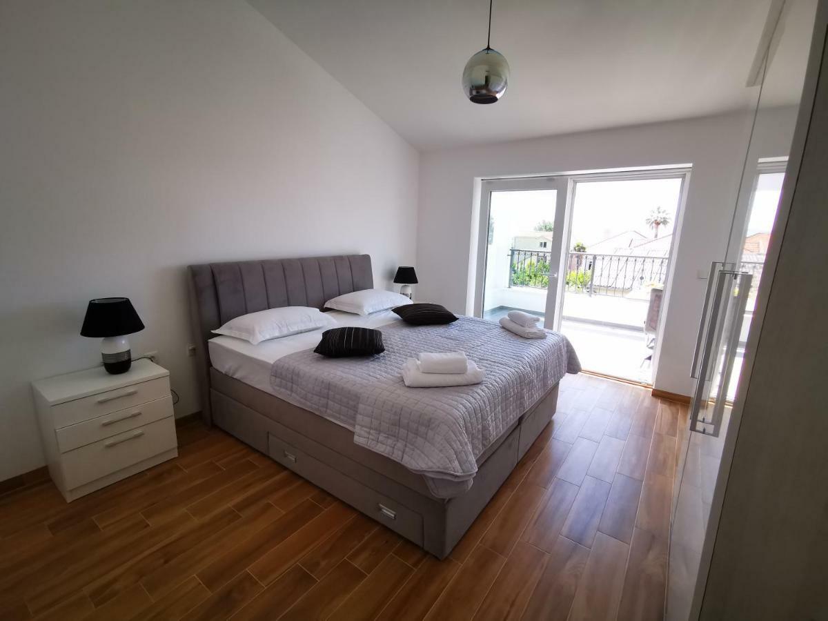 New Apartments 9 Minutes From Split Airport Каштела Экстерьер фото