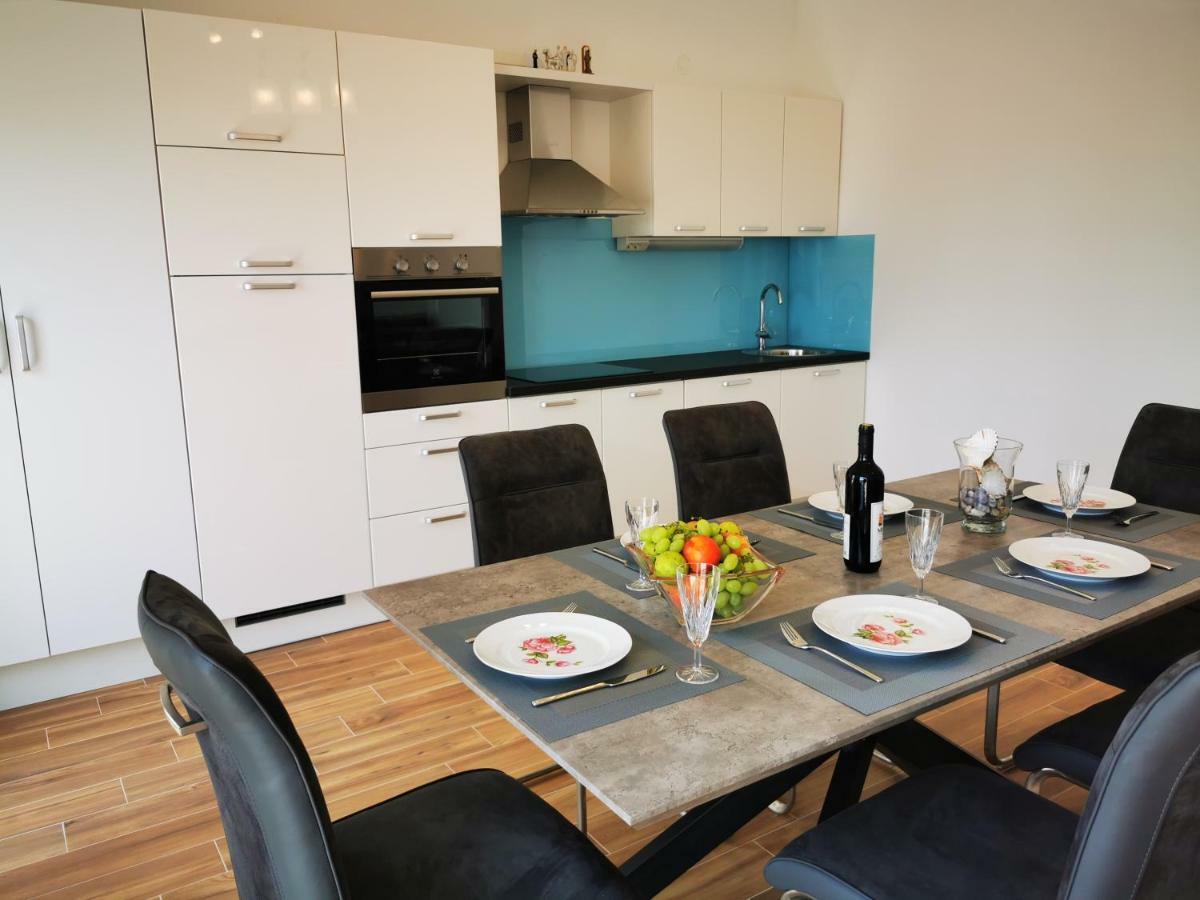 New Apartments 9 Minutes From Split Airport Каштела Экстерьер фото