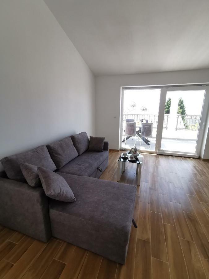 New Apartments 9 Minutes From Split Airport Каштела Экстерьер фото