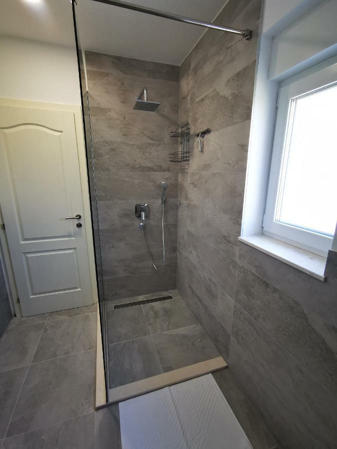 New Apartments 9 Minutes From Split Airport Каштела Экстерьер фото