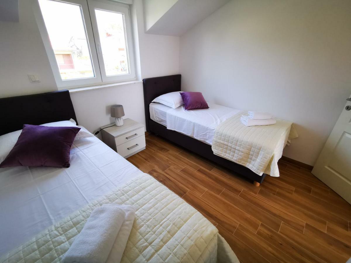 New Apartments 9 Minutes From Split Airport Каштела Экстерьер фото