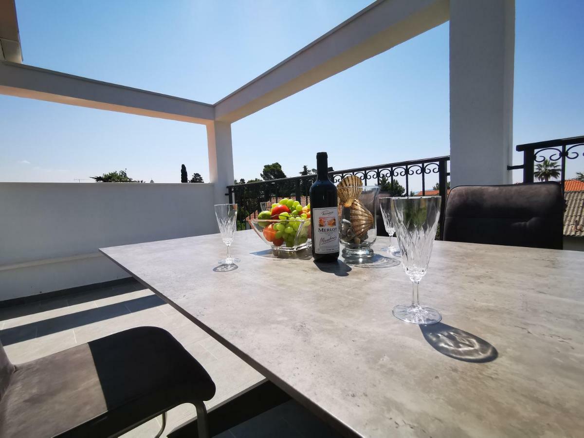 New Apartments 9 Minutes From Split Airport Каштела Экстерьер фото
